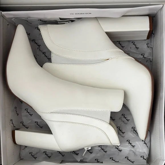 Qupid White Heeled Boots with Chunky Heel - Picture 1 of 6